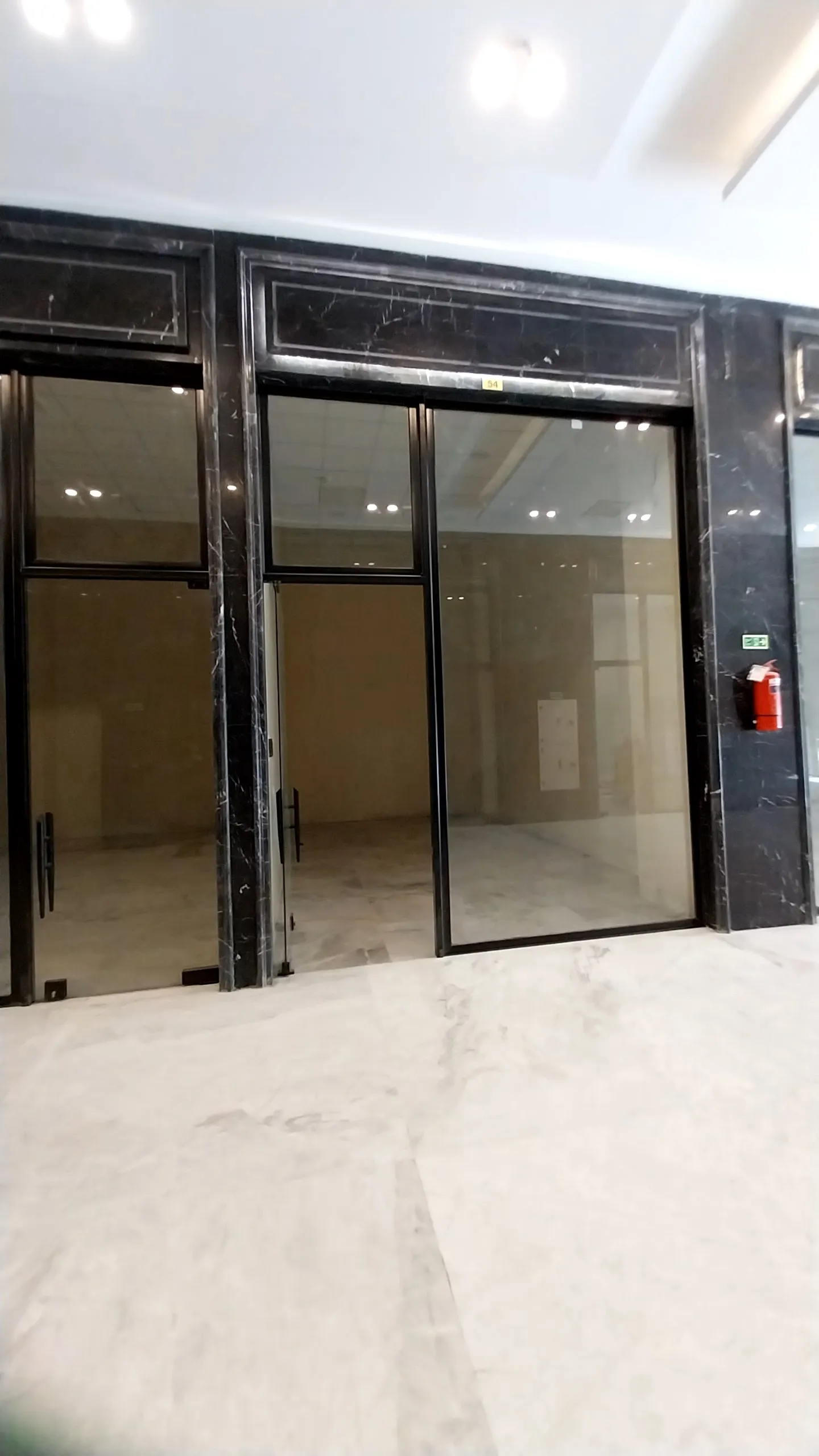 فروش اقساطی مغازه 23 متری لوکس در رونیکامال هروی