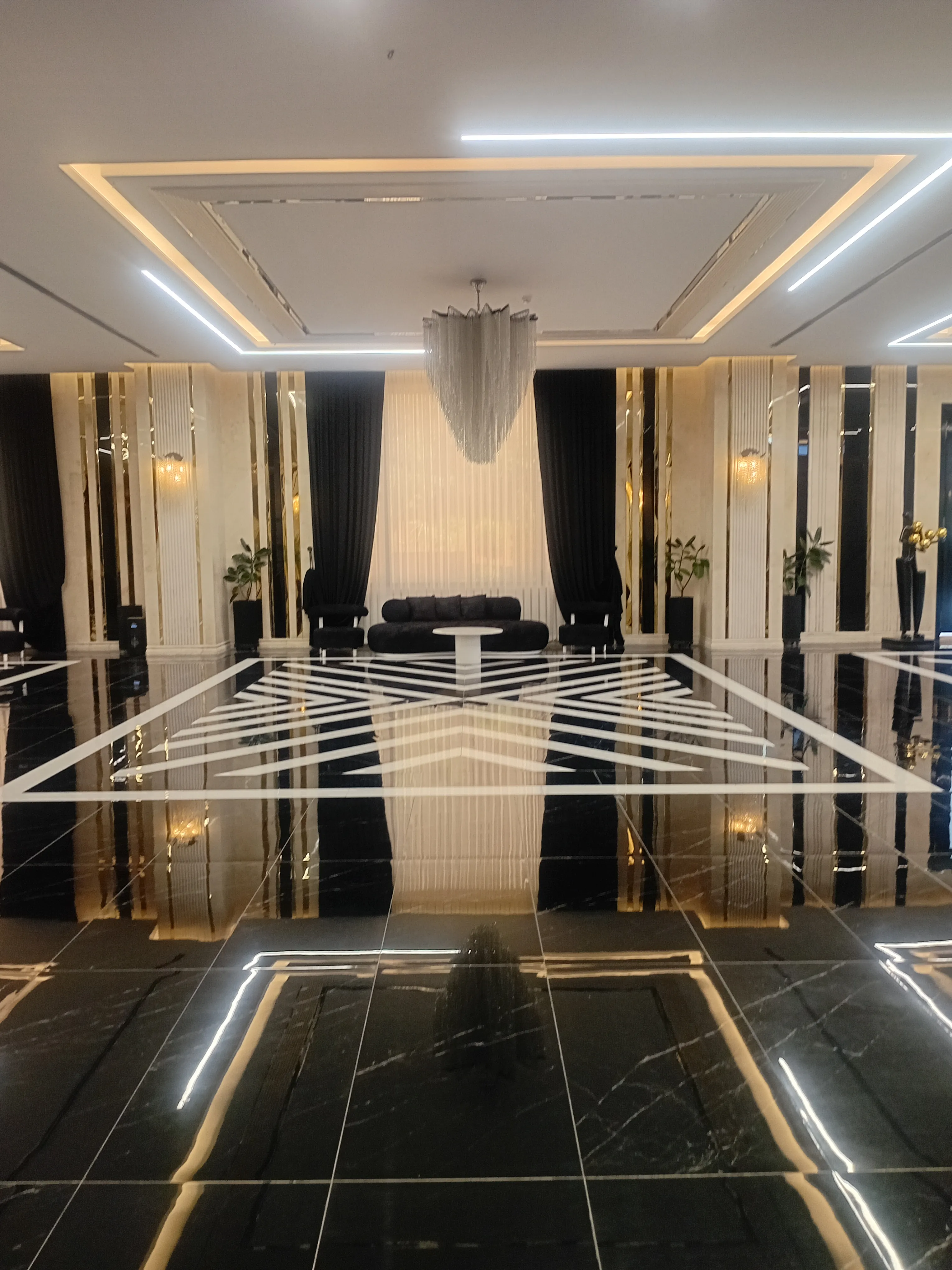 پیش فروش رونیکا پالاس لاله ، ویو و آرامش در تاپ لوکیشن سوهانک