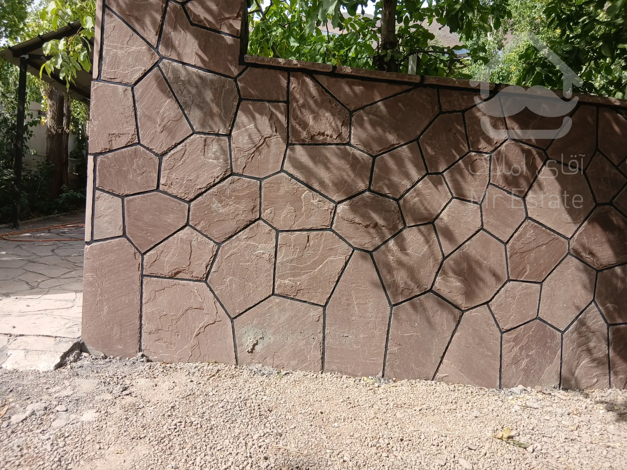فروش سنگ مالون و لاشه برای محوطه سازی کف ویلا