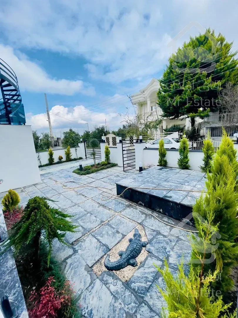 فروش ویلا نیم پیلوت نما سفید مدرن