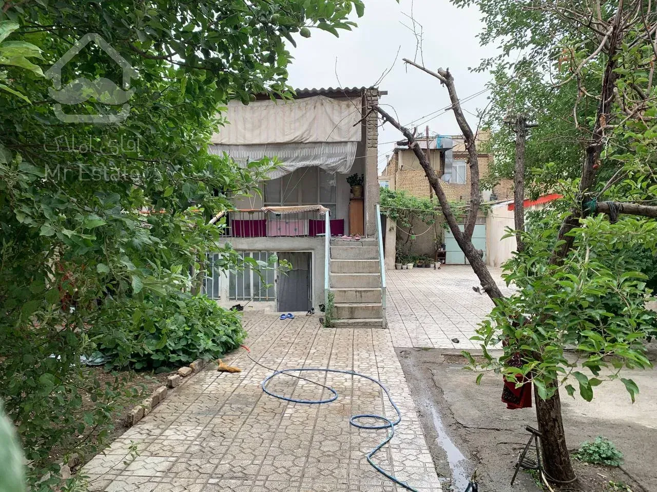 خانه ویلایی ۵۶۰ متر زمین ۳۰۰ متر بنا