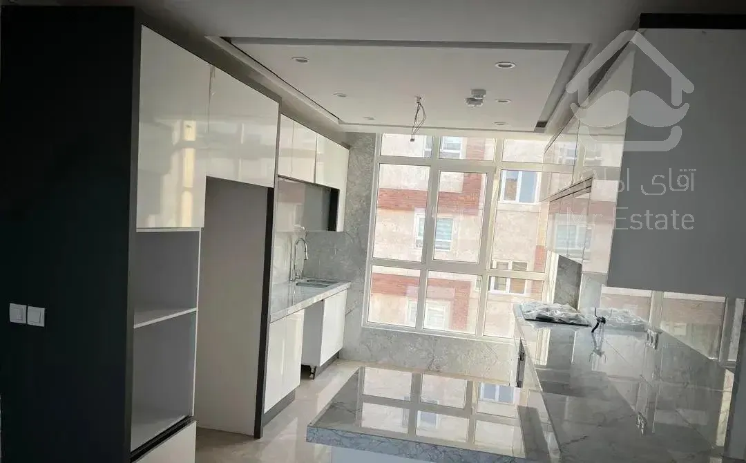 فروش آپارتمان ۱۳۰ متری ۳ خوابه در شهرک غرب