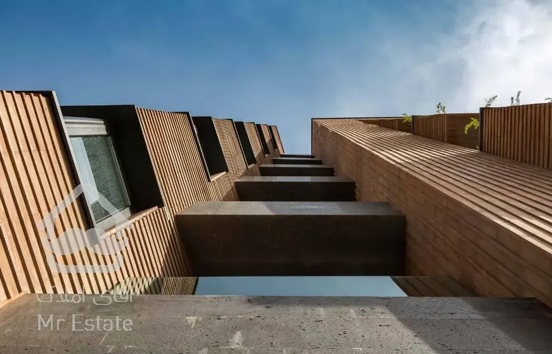 ۱۴۰۰متر مستغلات موقعیت اداری نوساز شیک