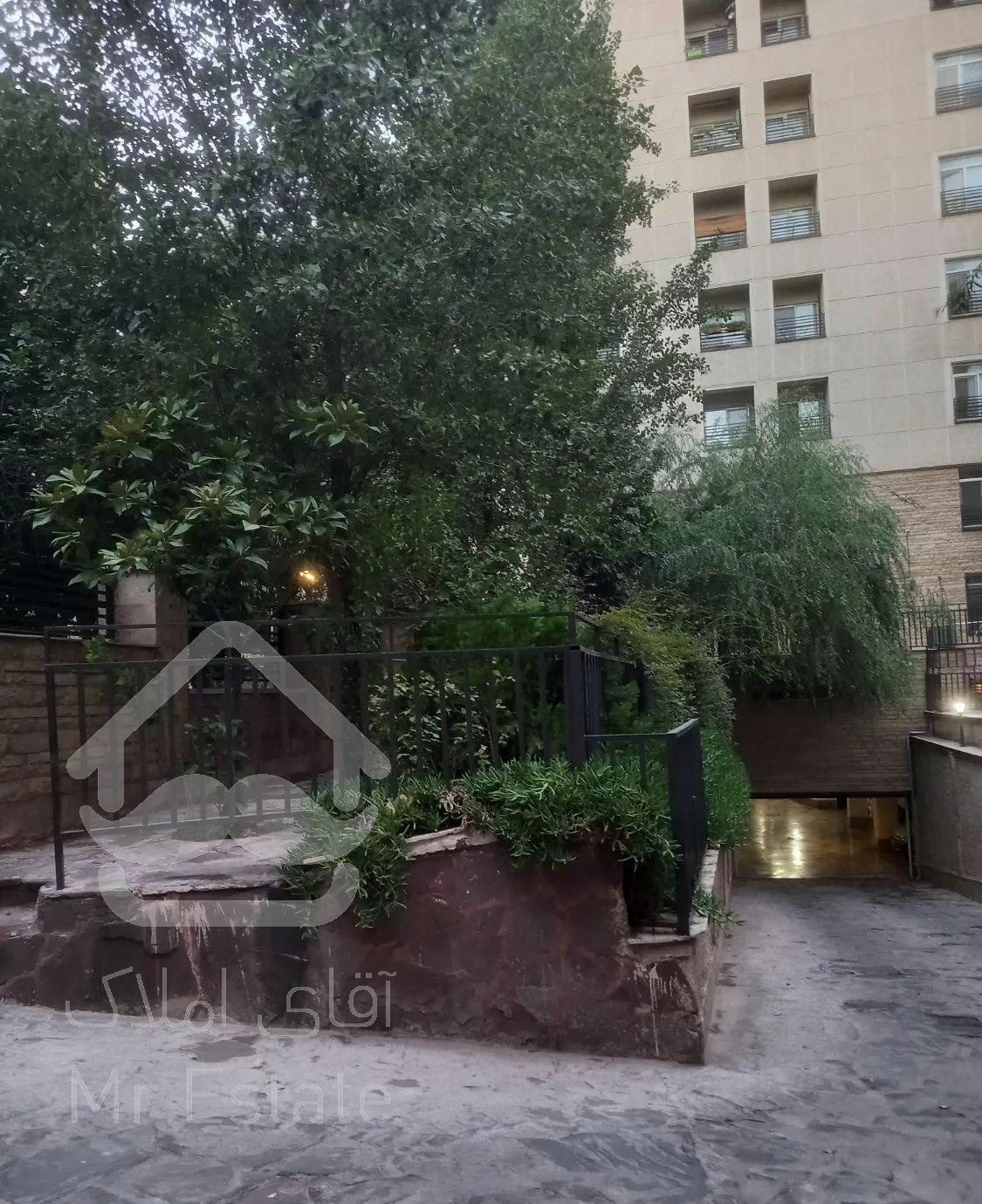 آپارتمان ۱۳۷ متری/۳خواب برج باغ لویزان