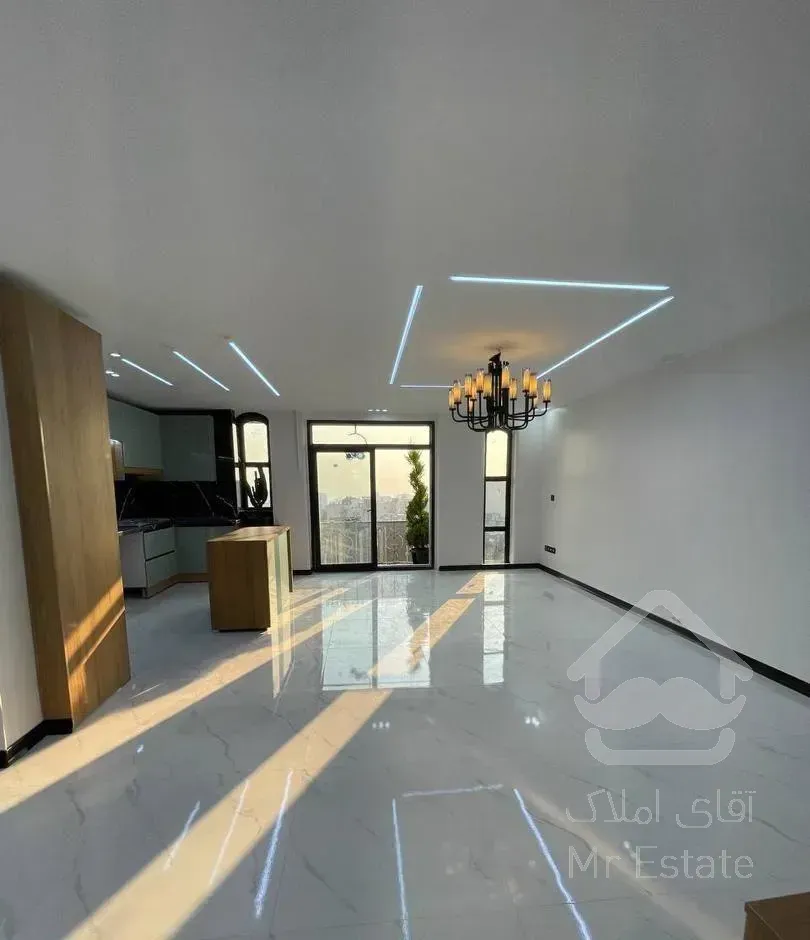 شاهین شمالی.  خوش نقشه.  غرق نور.  فول امکانات