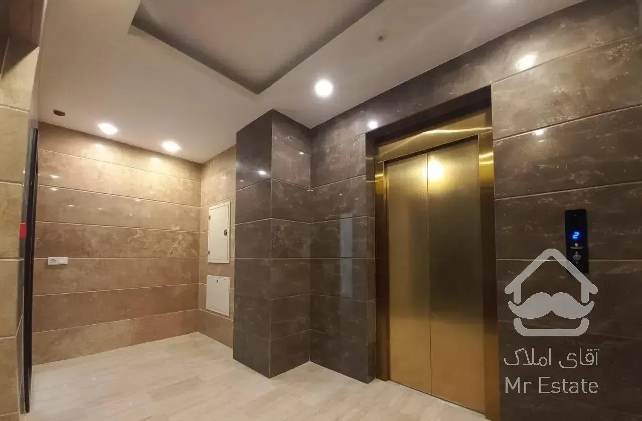 209 متر/چسبیده به فضای سبز/2 پارکینگ سندی