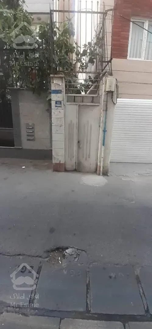 فروش خانه مسکونی کلنکی ۹۰ متر زمین ۱۴۰ متر زیر بنا دد و نیم طبقه مجزا