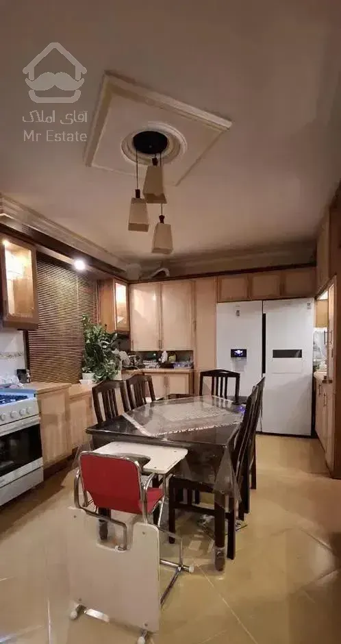 ۸۰متر طبقه سوم بدون آسانسور رو به آفتاب