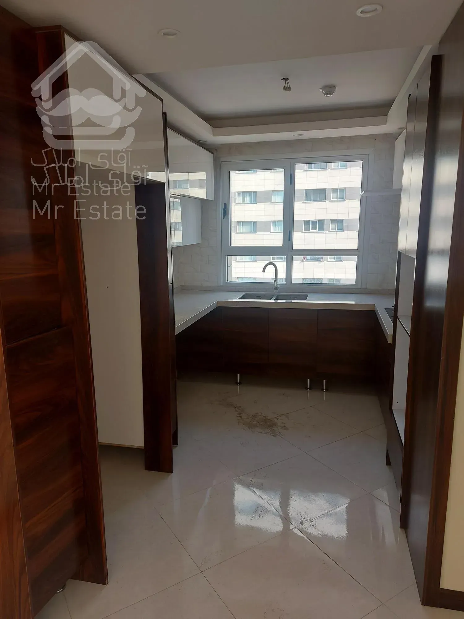 خرید ۱۱۹ متری دریاچه در بهترین برج