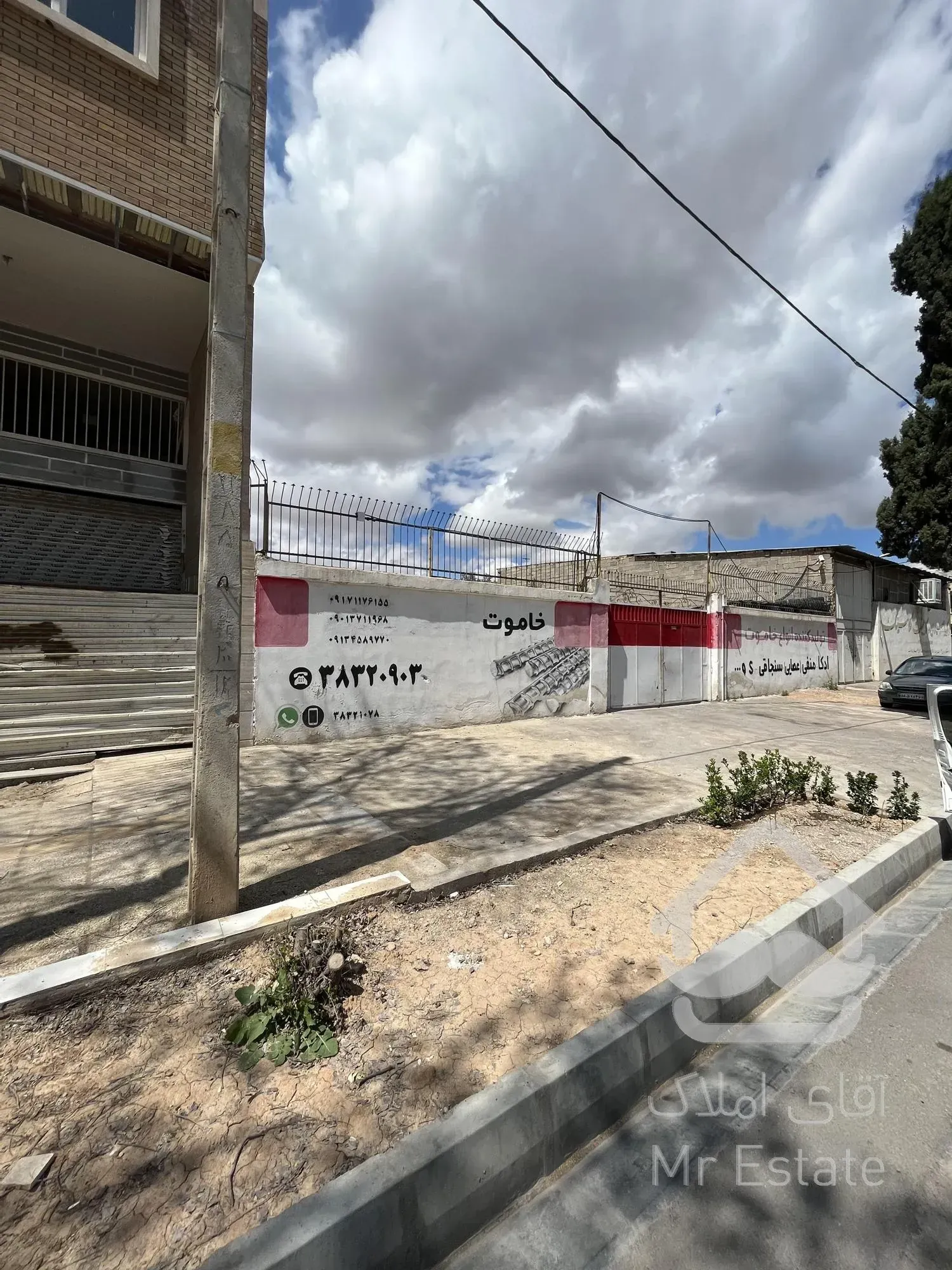 انبار تجاری به متراژ ۴۰۰ متر مربع بر خیابان فاخته ۲ ( خروجی سیمان)