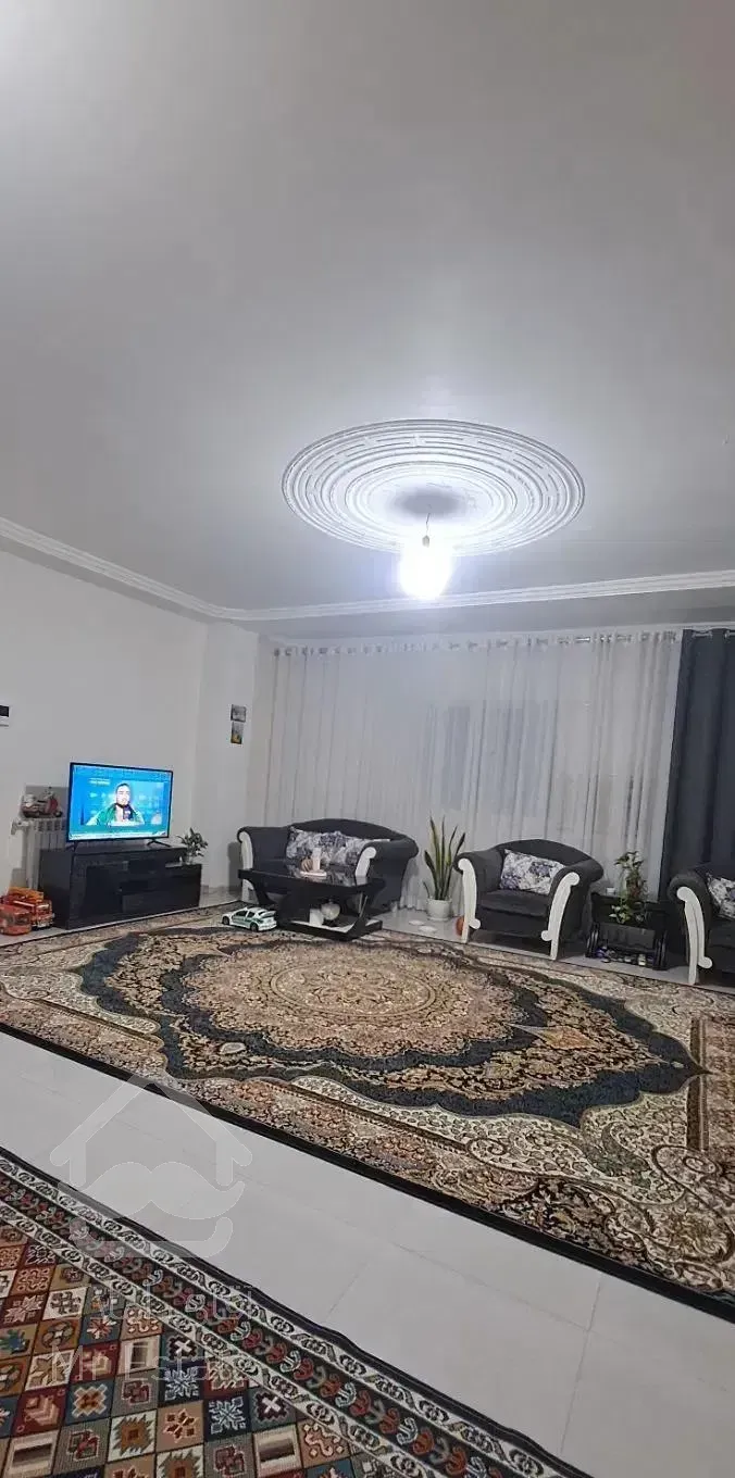 ۹۰متری خ جنبازان ط۳ اسانسوردار .املاک قیومی نیا