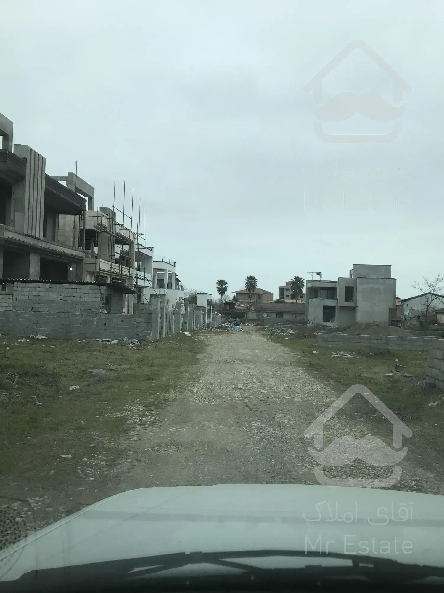 ۳۲۰ متر زمین داخل بافت، رویان