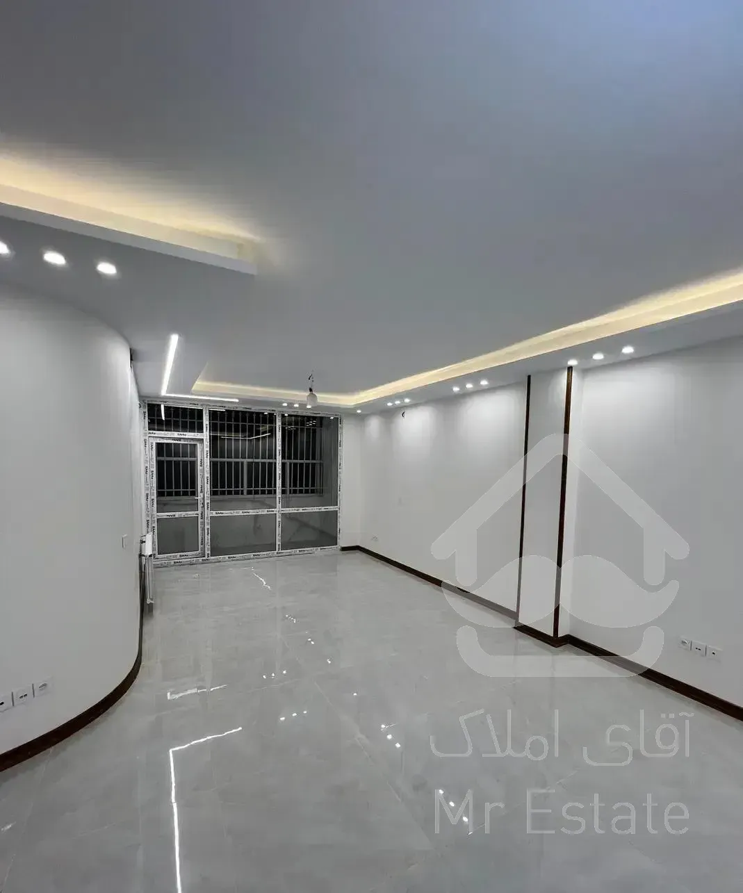 ۱۰۵ متری + ۱۵متر حیاط خلوت / فول بازسازی / بلوک۲