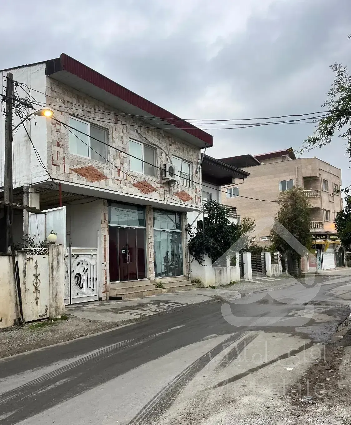 ساختمان تجاری مسکونی