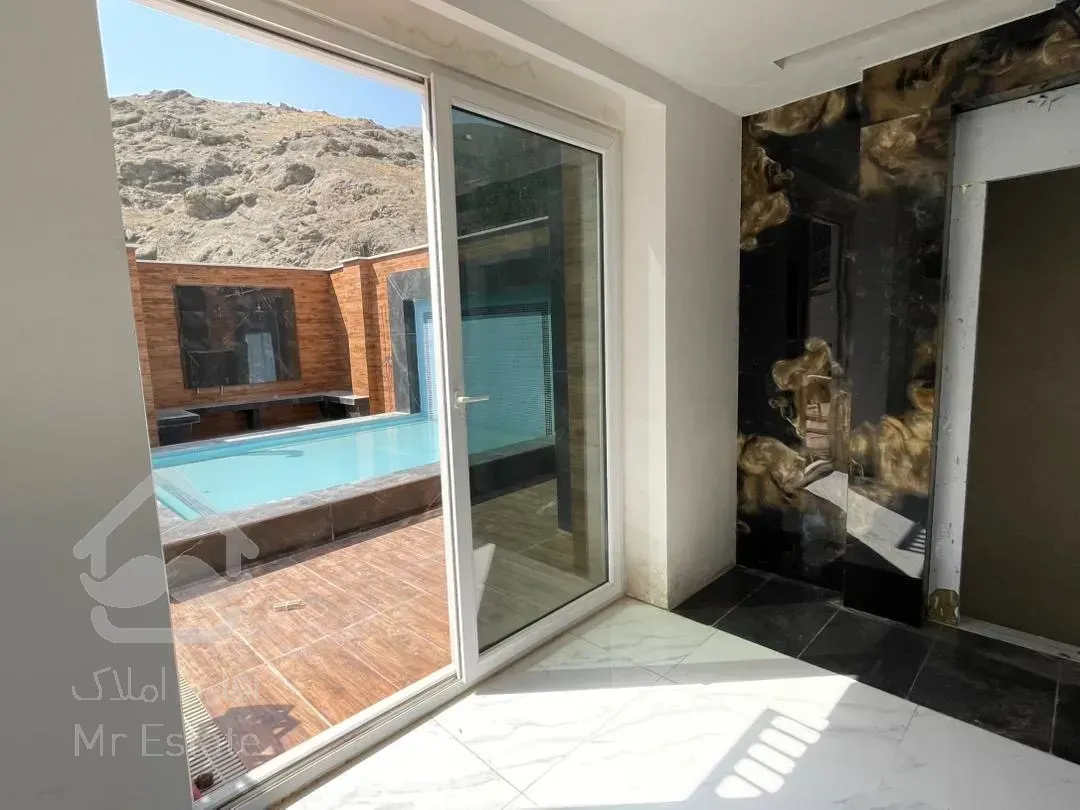 ٥٢٠ متر ويلا تريبلكس ٤ خواب استخر دار نزديك تهران