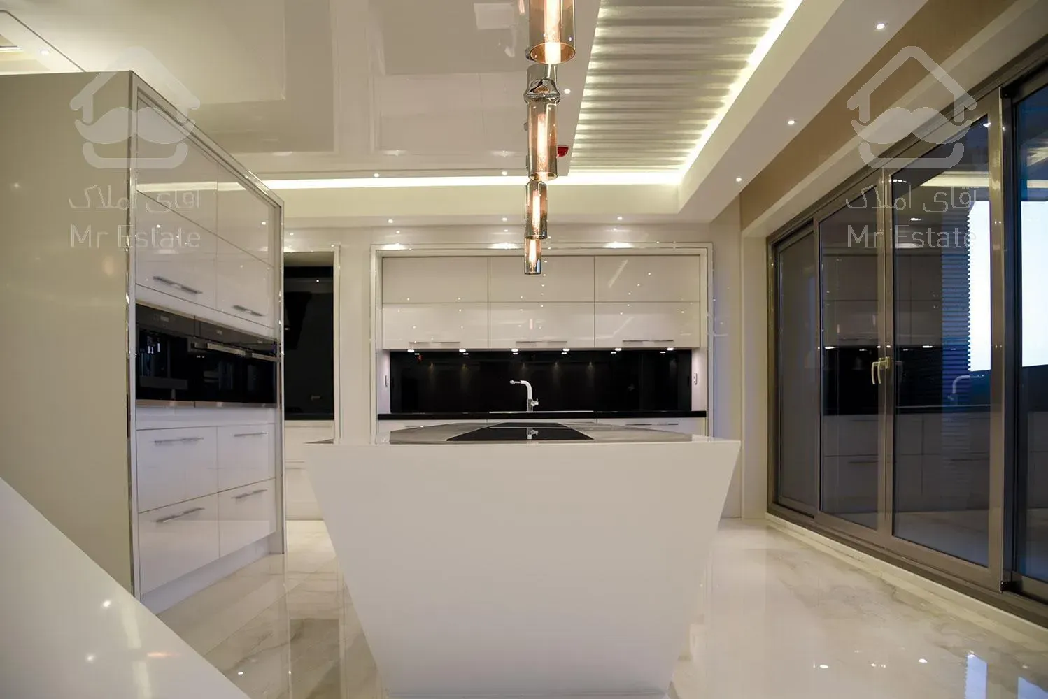 رهن و اجاره آپارتمان 102 متری دریاچه چیتگر خوش نقشه دارای چشم انداز برج منطقه 22