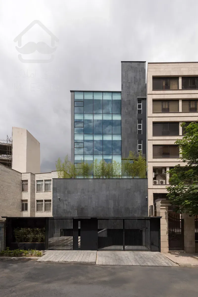 ۲۲۰ متر سند اداری بر اندرزگو ، نوساز مدرن ، ۴ پارکینگ