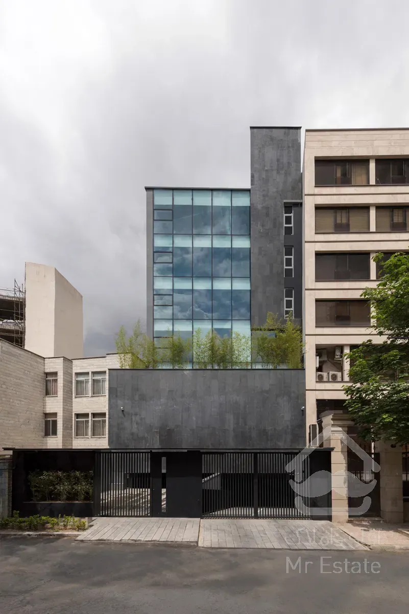 ۲۲۰ متر سند اداری بر اندرزگو ، نوساز مدرن ، ۴ پارکینگ