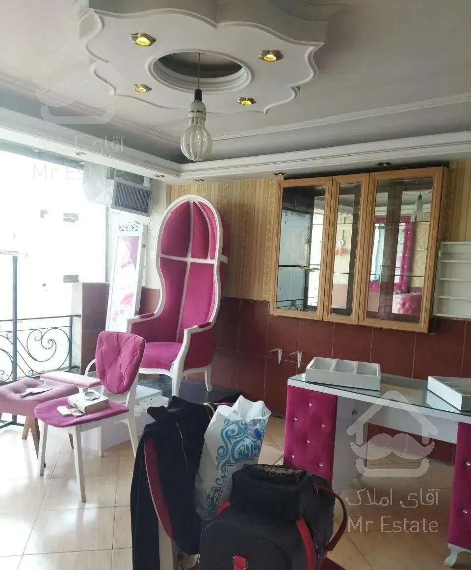 ملک اداری تجاری است که ۵۰ متر میباشد