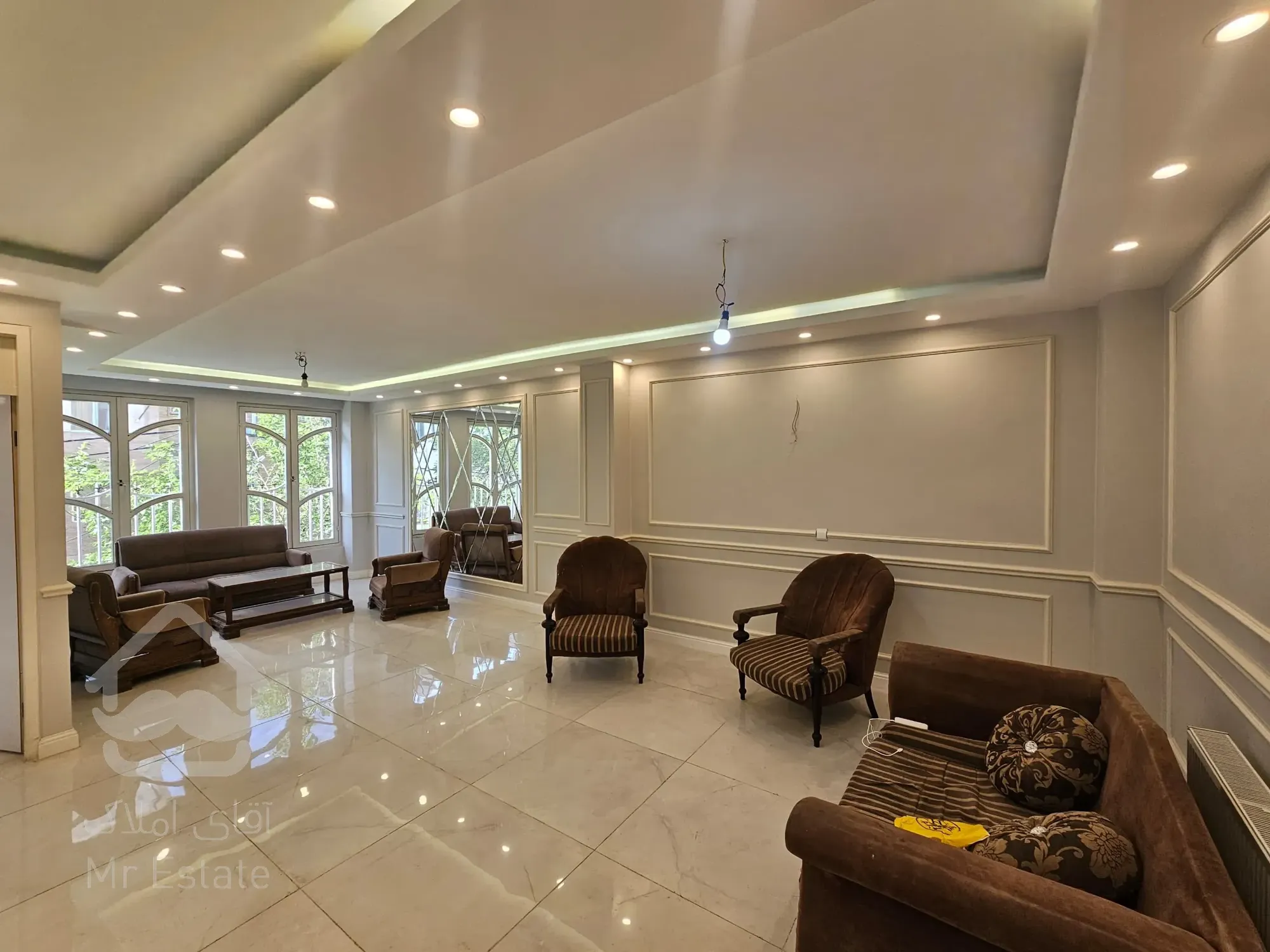 فروش واحد نور مستقیم تاپ لوکیشن سالن رو به افتاب