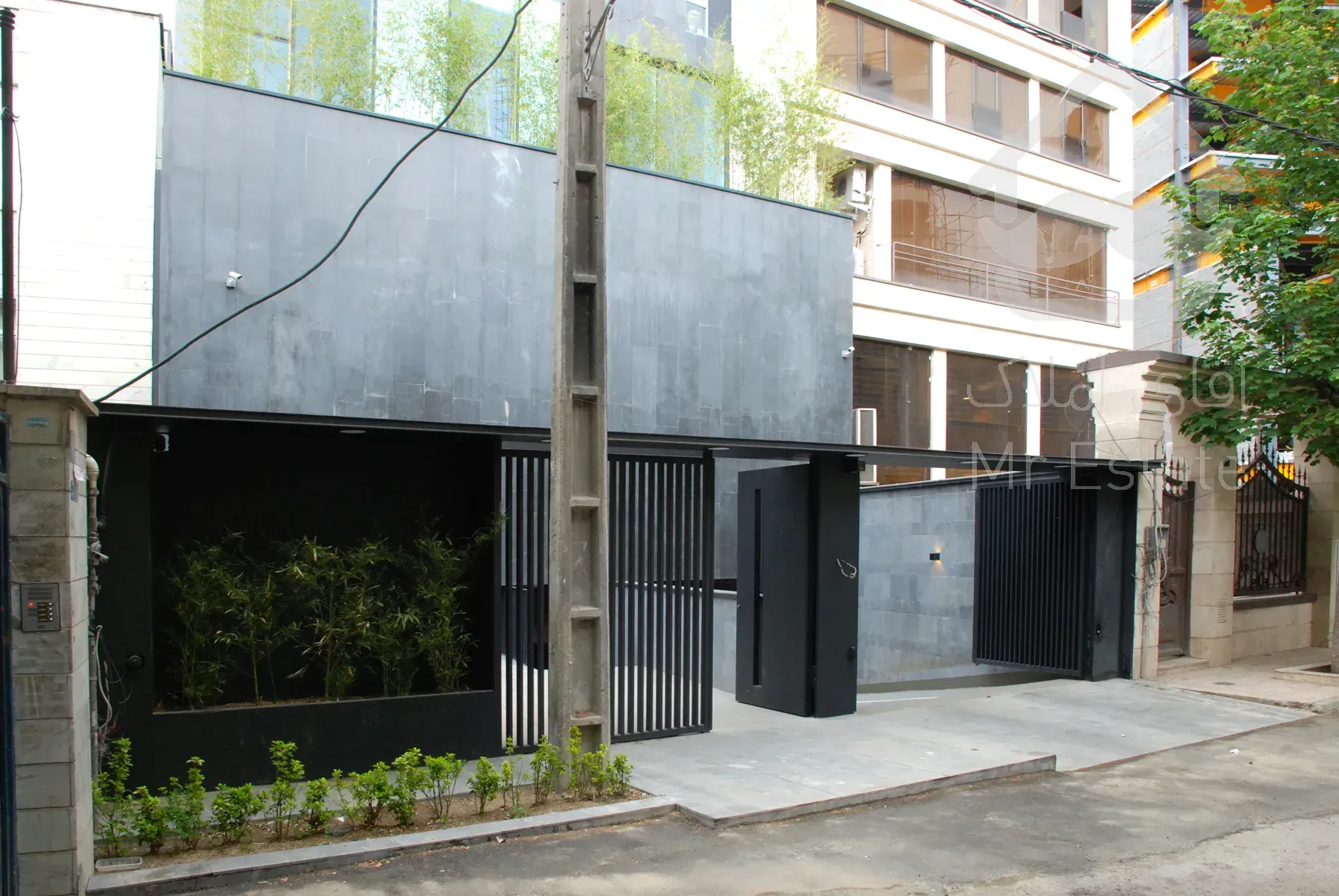 ۲۲۰ متر سند اداری بر اندرزگو ، نوساز مدرن ، ۴ پارکینگ