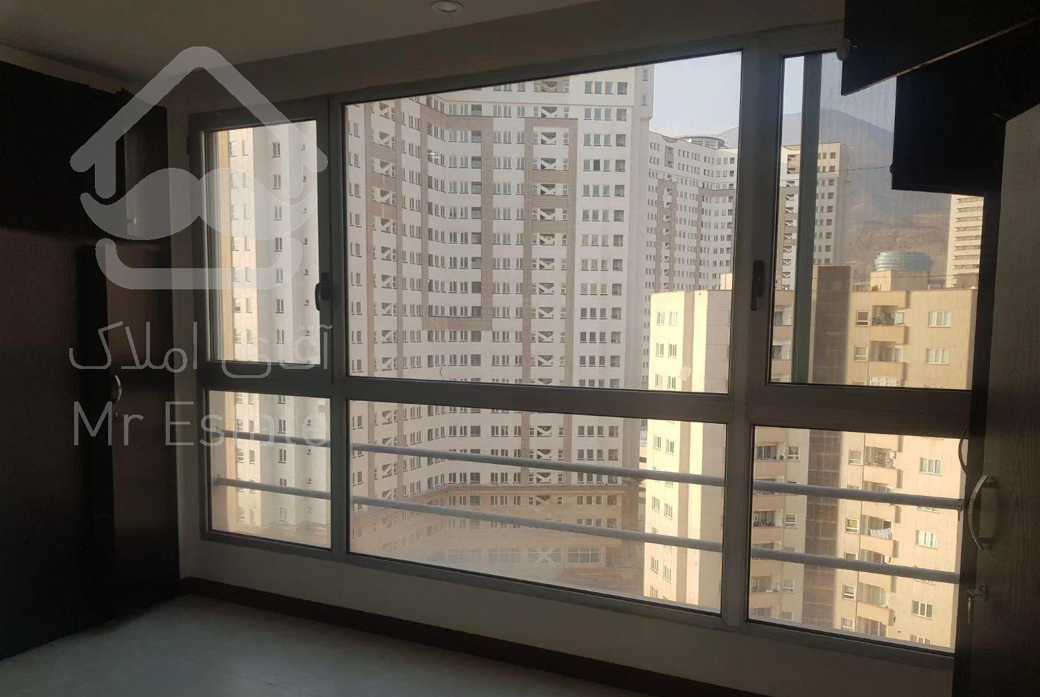 آپارتمان ۱۳۵ متری سه خواب در چیتگر