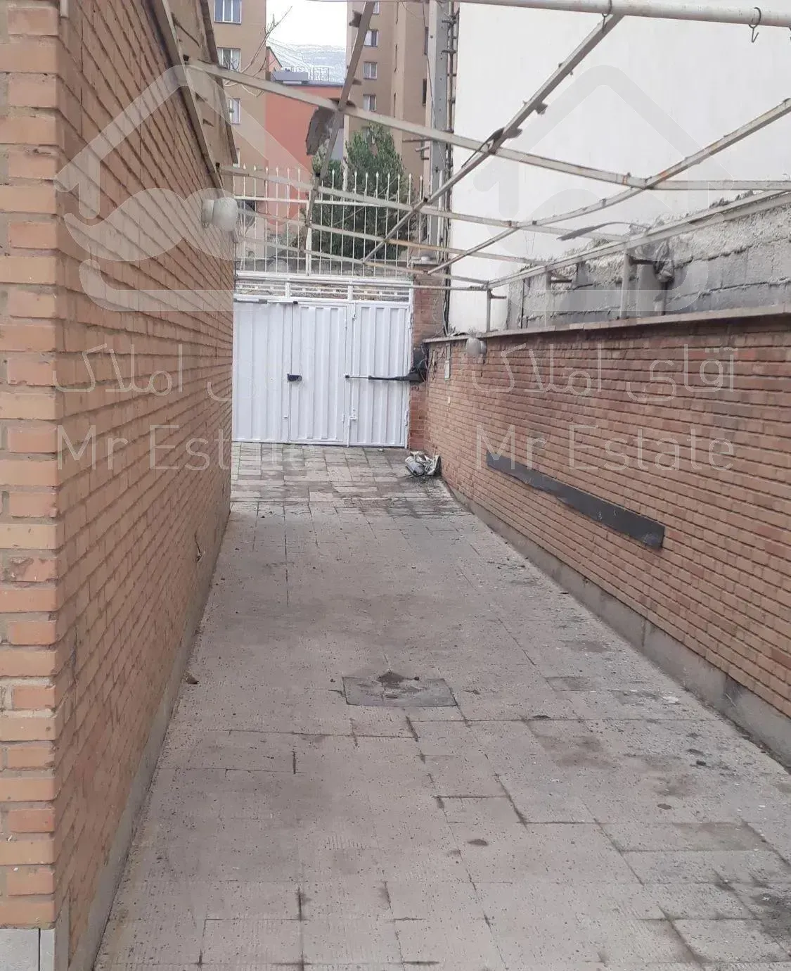 ۸۰۰متر در شهرک دانشگاه شریف