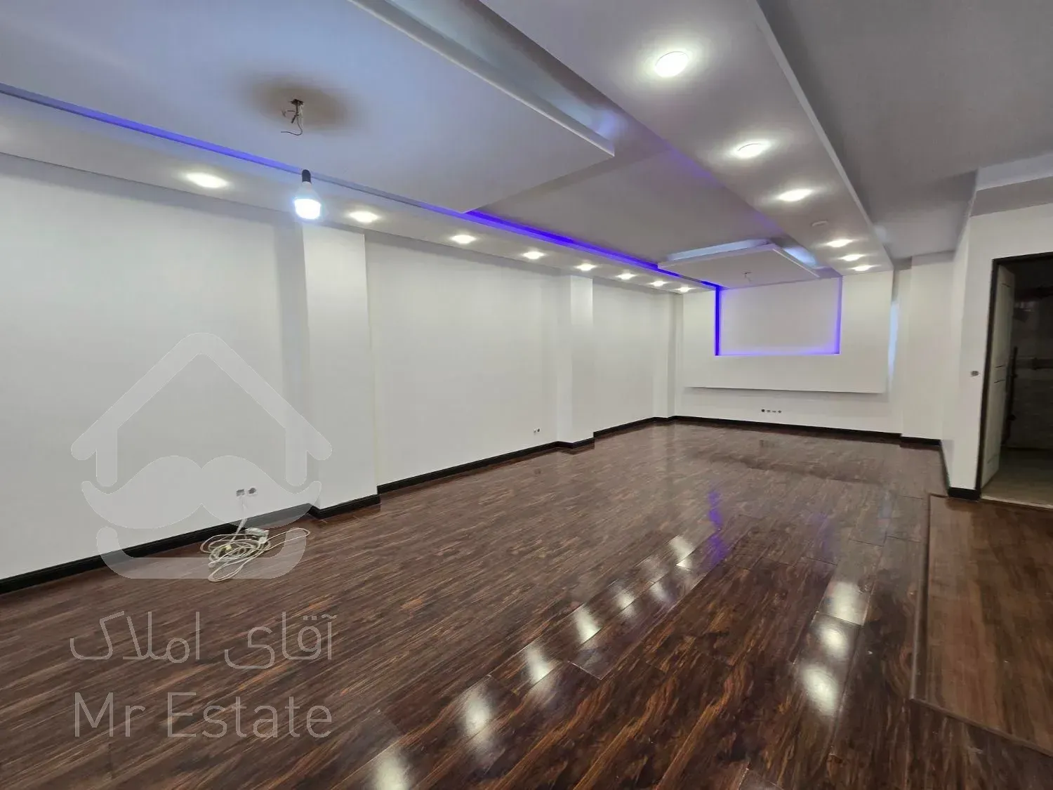 120مترسعادت آباد*موقعیت اداری* تکواحدی*تابلوخور