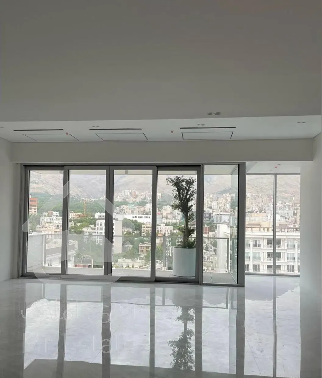 نیاوران / ۲۵۰ متر / نوساز کلید نخورده /فول امکانات