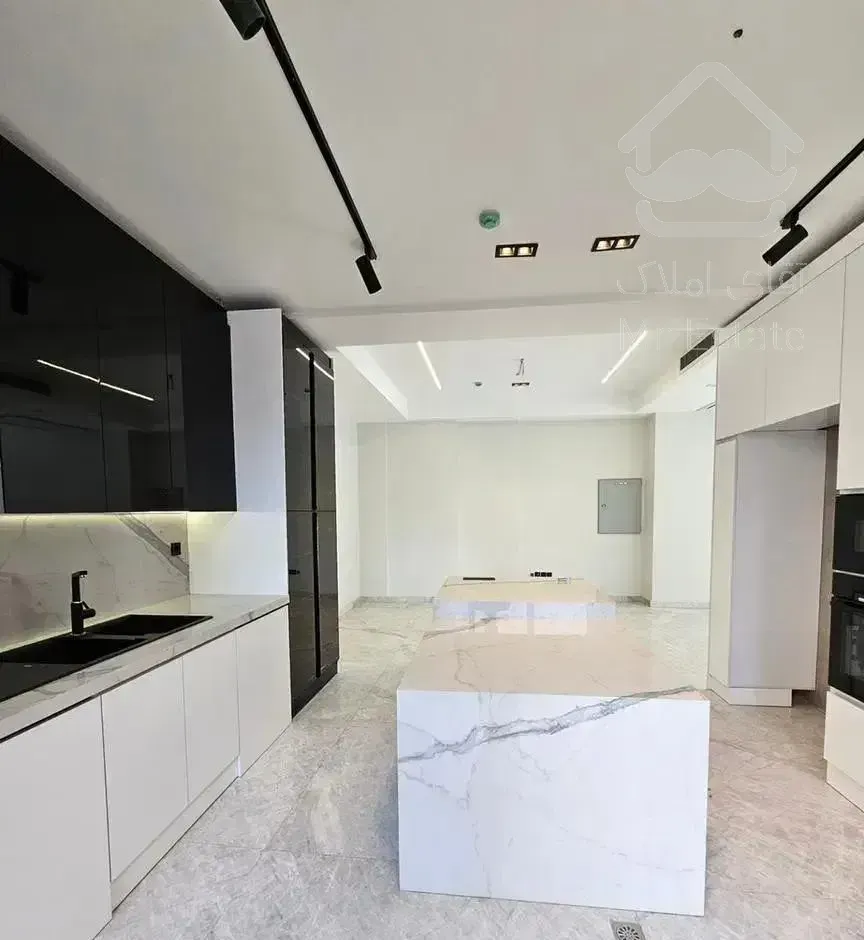 ساقدوش ۲۲۰ متر ۳ خواب نوساز تکواحدی ۴ پارکینگ