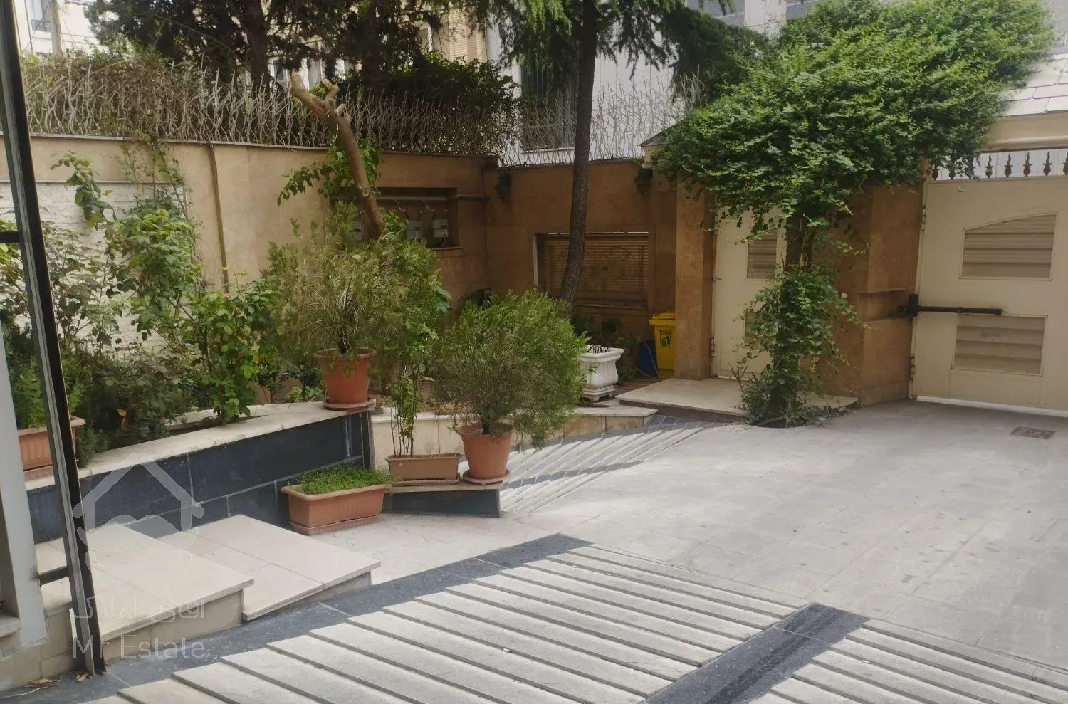 واحد مستر لوکس کلید نخورده در پاسداران