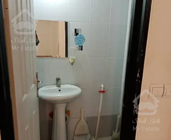 اتاق و پذیرایی غرق نور دو خواب پکیج کف سرامیک