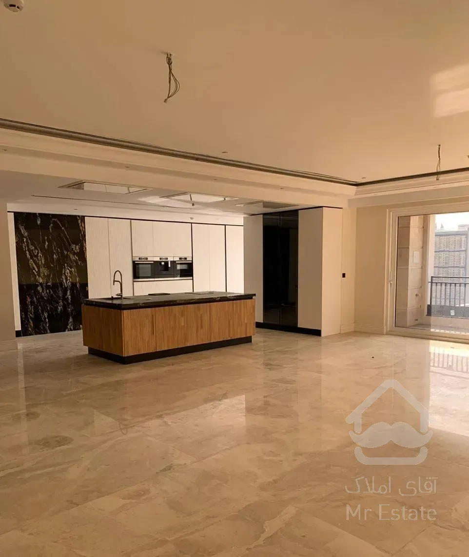 ونک ۱۵۰ متر (نوساز) ۳خواب (۲ پارکینگ )