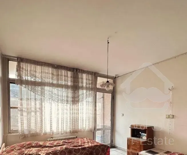 میدان ولیعصر، ۴ خوابه، غرق در نور