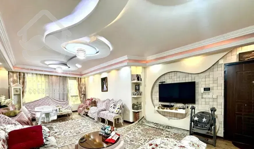 آپارتمان ۱۰۰متر/سالن پرده خور/فلکه اول(۱۵۶)