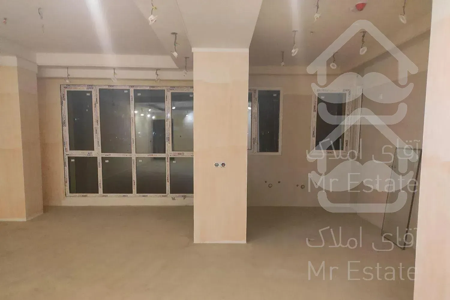 برج باغ کلیدنخوردە 150m