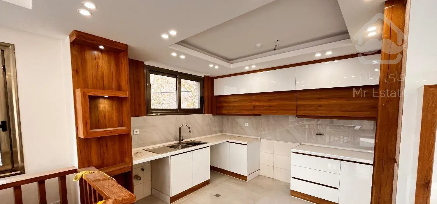 دوبلکس ۱۸۵ متری با ۶۰ متر حیاط ۳ طرف نور پلاک دوم