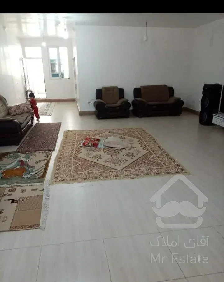 ۱۷۰ متر طبقه بالا/ پاپی خالدار/ بنفشه ها