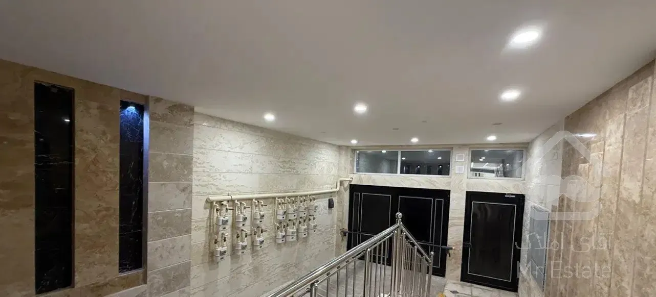 آپارتمان ۲۶۰ متر/سند دار/۶۰۰میلیون وام / باهنر یک