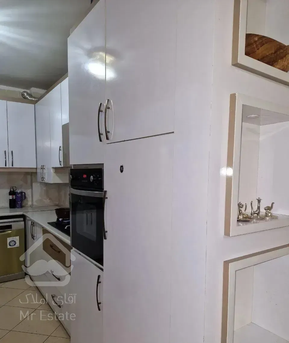 تمیز و فول امکانات / با دسترسی فوق العاده به مترو