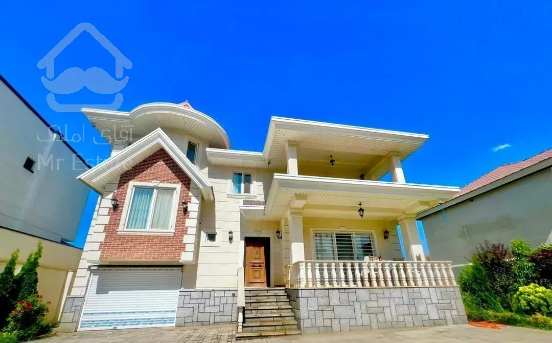 ویلا تریبلکس ۴۸۵ زمین ۲۸۵ بنا پنج خواب چهار تراس