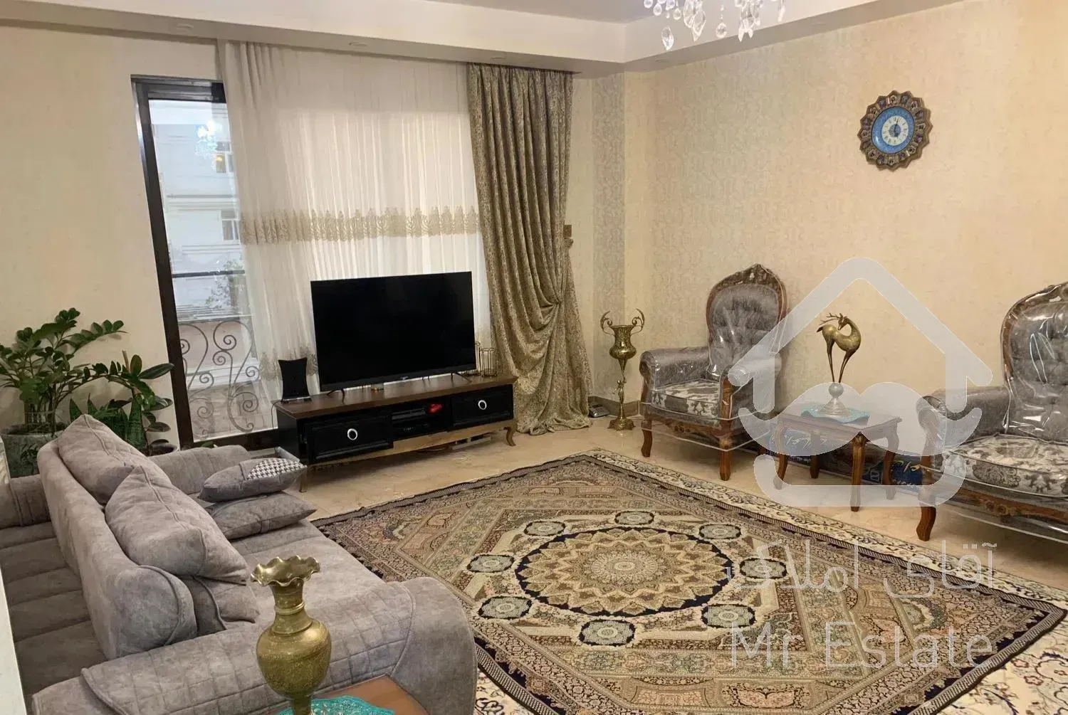 ۸۳ متر دو خواب ( لویزان )