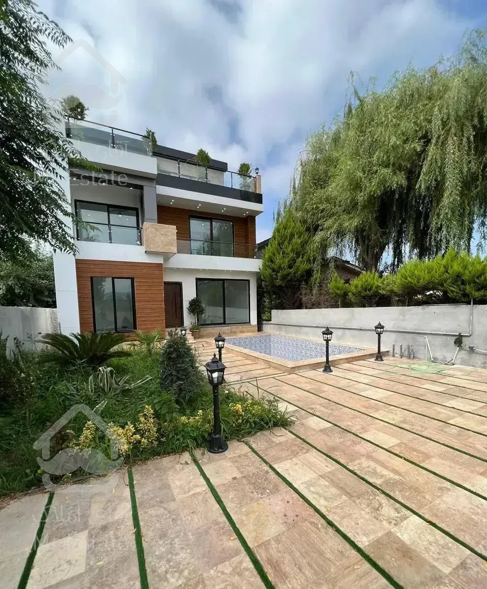 ویلا تریپلکس استخردار/نما مدرن /فاصله تا ساحل کم