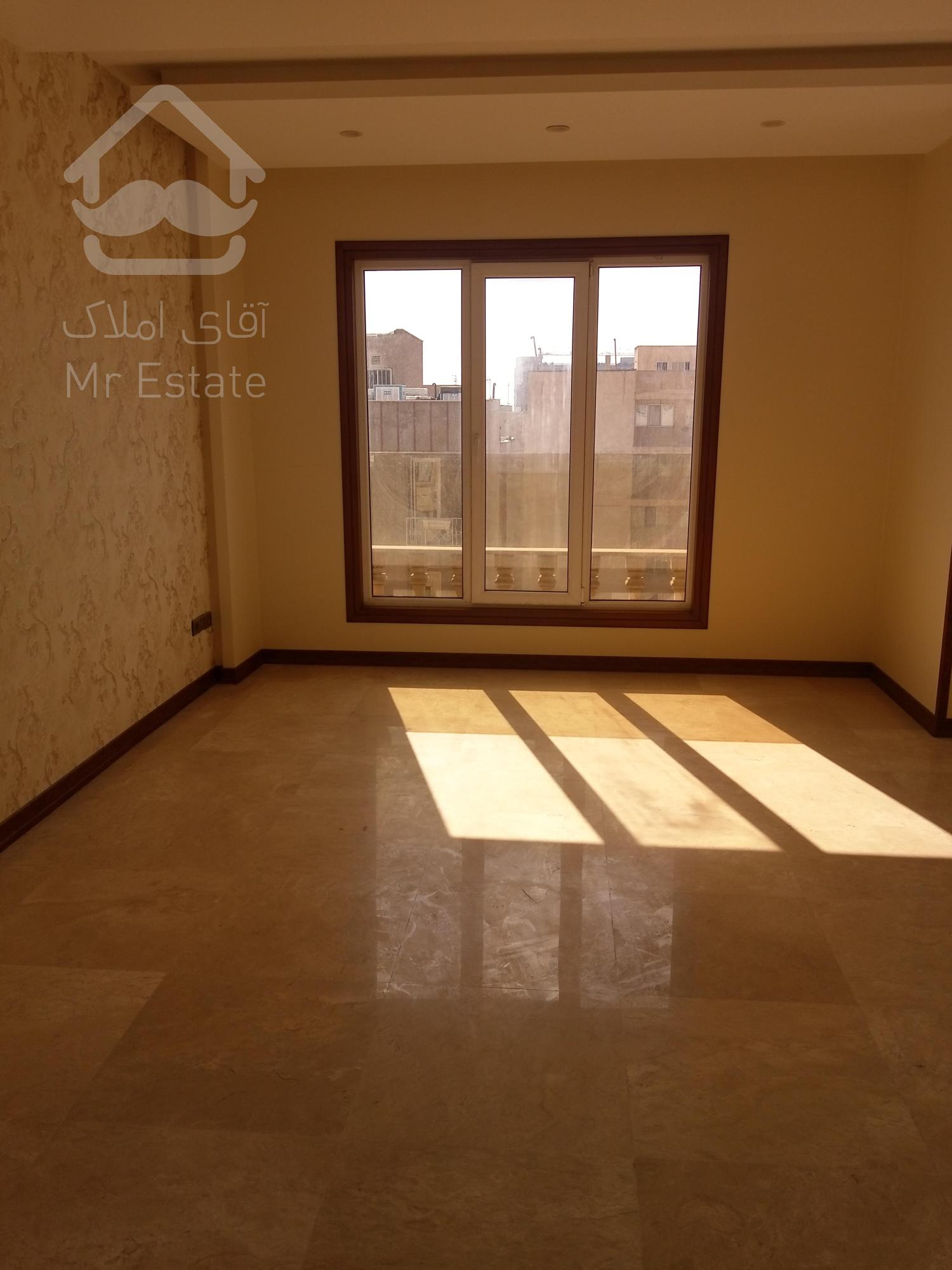 آپارتمان 170 متری ، روف گاردن ، 2 پارکینگ