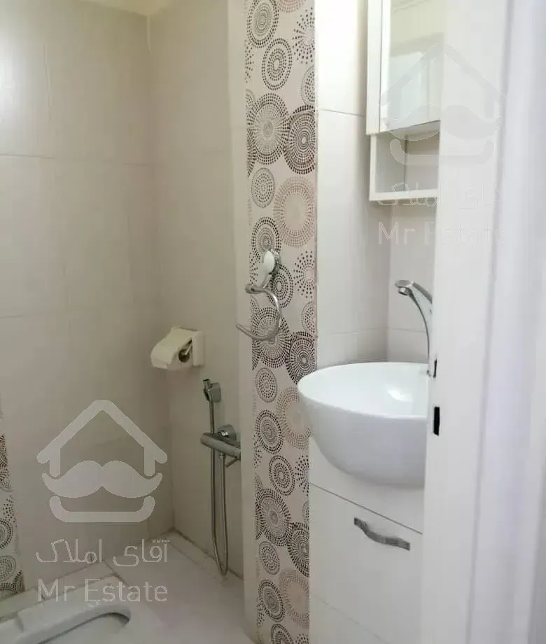 90 متری پاسداران زمرد