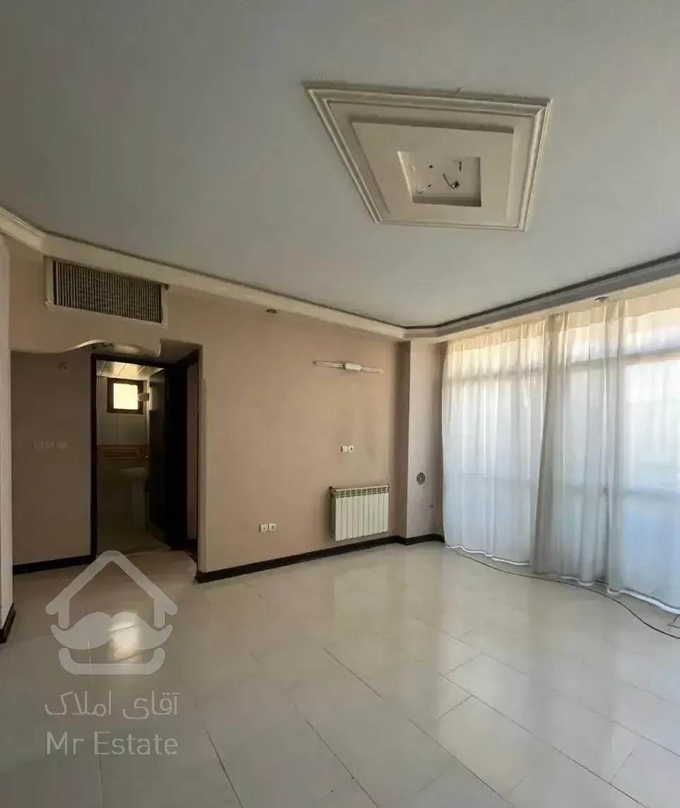 ۹۰ متری/بلوار غدیر/۲ خواب/ طبقه اول