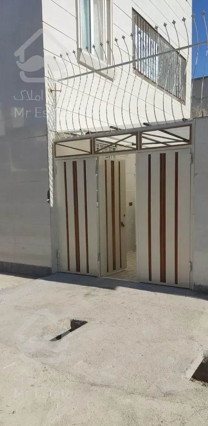 گلدشت شرقی خیابان میرداماد کوچه دنا2