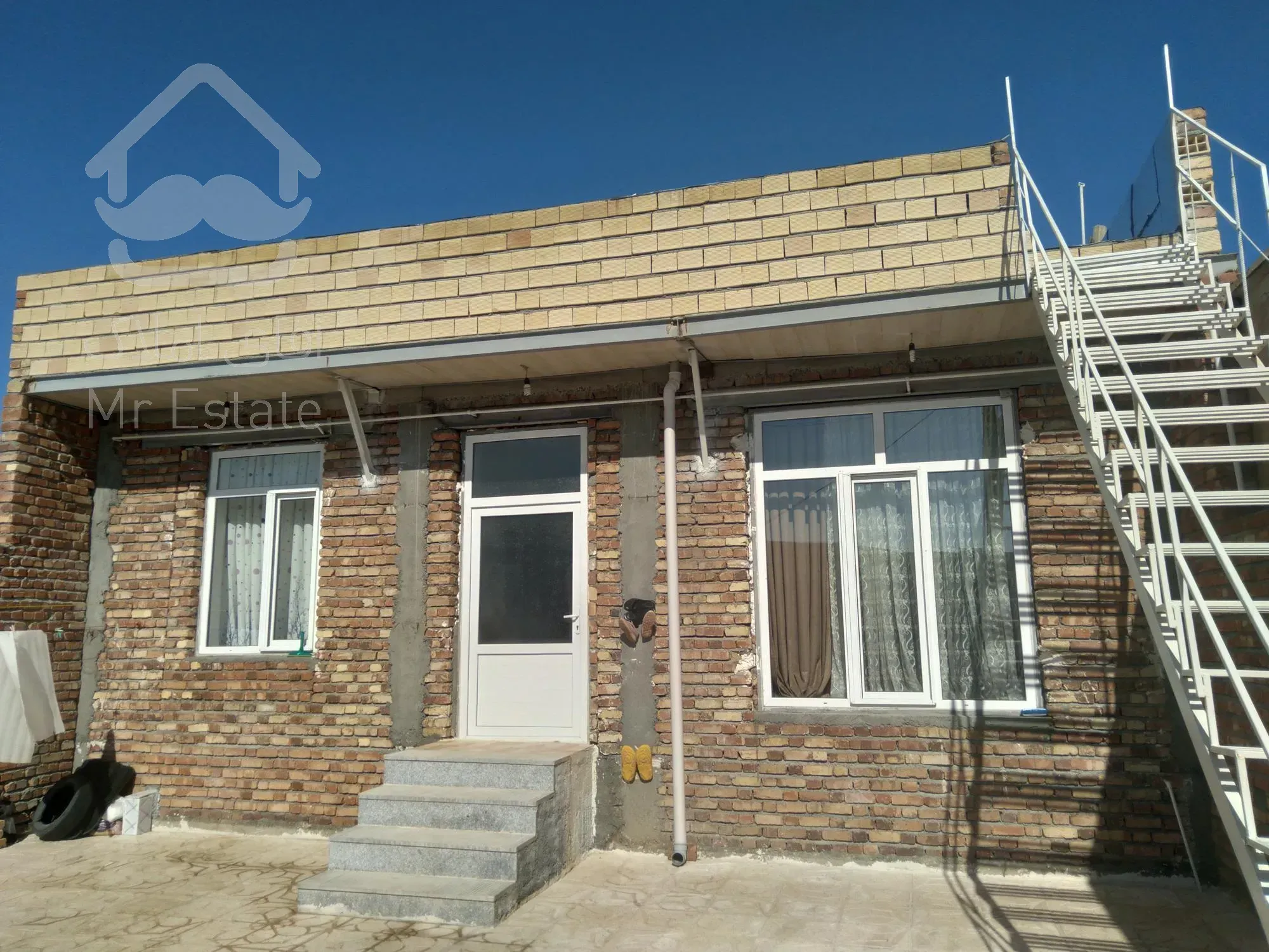 خانه نوساز ۲۲۵متری