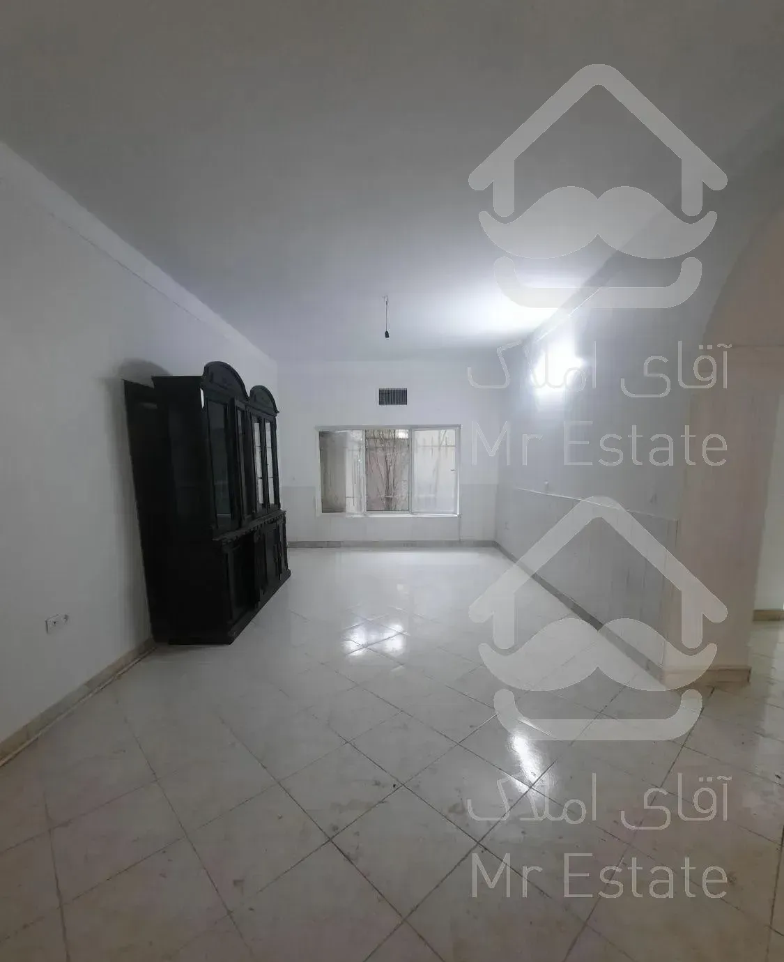 ۱۲۵متر طبقه همکف + ۴۰ متر حیاط (جمالزاده جنوبی)