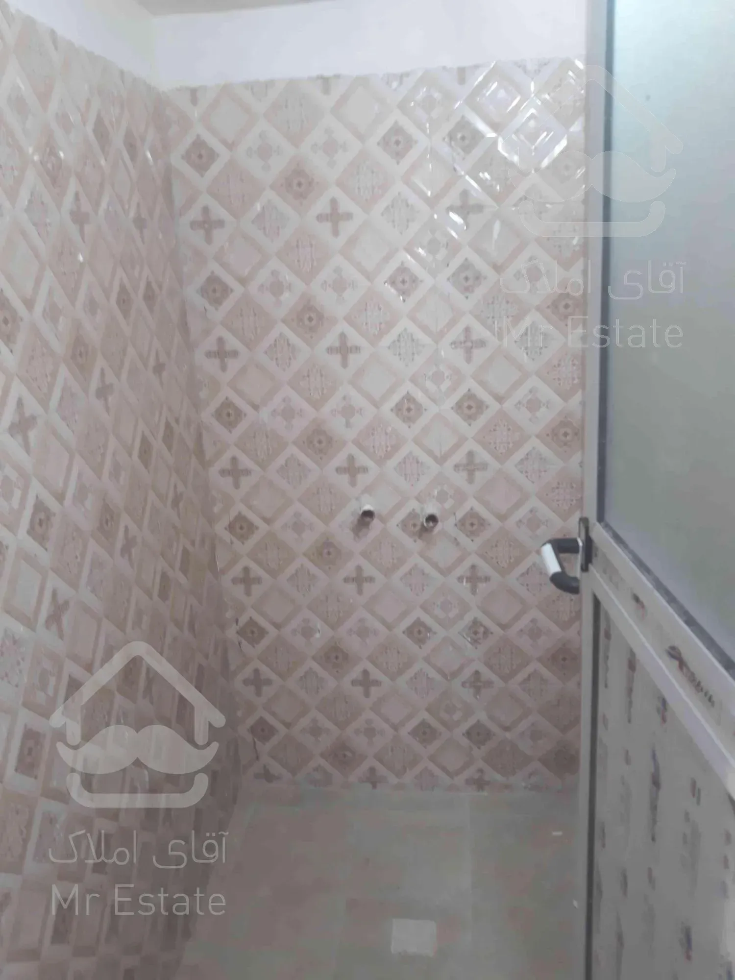 باغی به متراژ ۴۵۰۰ متر دیوار کشی شده با سند تگ برگی و مجوز